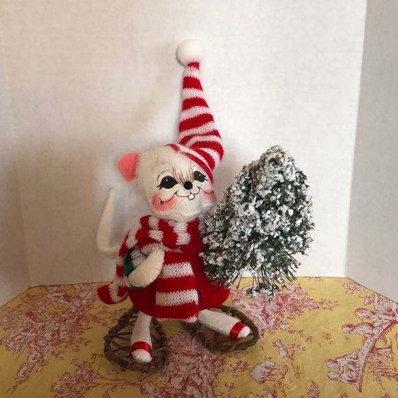 6 inch mouse fetching Christmas tree Annalee